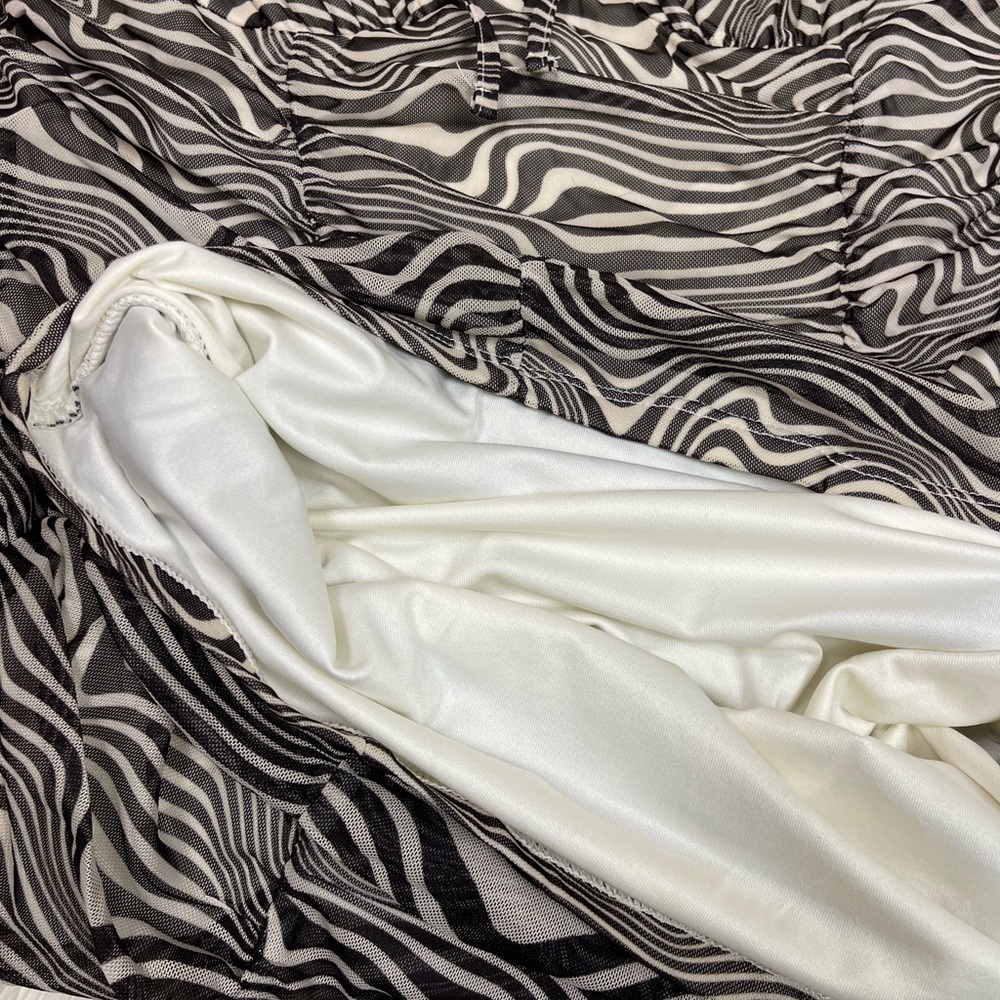 Abstract Bodycon Dress - Picture 8 of 8